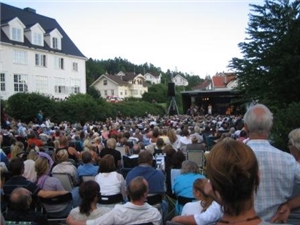 Bjørn Eidsvåg og Lisa Nilsson i Fred. Olsen parken 31. juli 2008