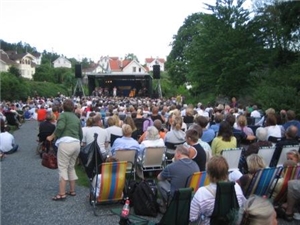 Bjørn Eidsvåg og Lisa Nilsson i Fred. Olsen parken 31. juli 2008
