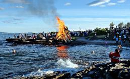 Puben åpner 18.06.2014 kl.:19:00 - Vaffel salget 21.06.2014 kl.: 13:00 - 16:00